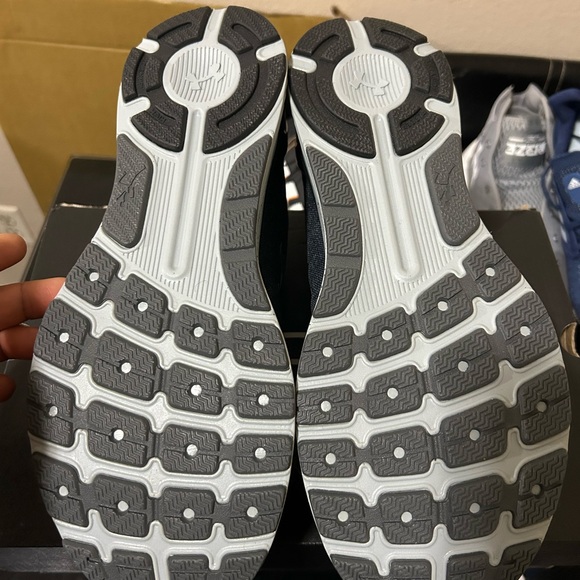 UNDER ARMOUR CHARGED BANDIT 3'STEALTH GREY SIZE 12 4E Wide Brand New - Picture 2 of 8